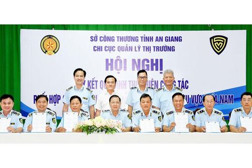 Ký kết quy chế phối hợp công tác giữa các chi cục quản lý thị trường khu vực phía Nam