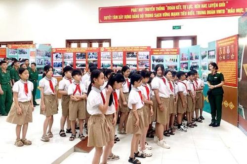 Bảo tàng Việt Bắc triển lãm chủ đề '51 năm vang mãi bản hùng ca' tại sư đoàn 306