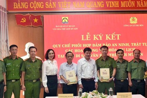 Ban Quản lý di sản văn hóa thế giới Mỹ Sơn và Công an xã Thu Bồn ký kết quy chế phối hợp
