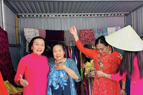 Lan tỏa bản sắc từ mô hình 'Áo dài 0 đồng'