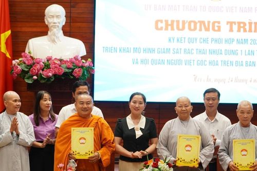 Các cơ sở tôn giáo, hội quán ở Hội An chung tay 'nói không' với rác thải nhựa