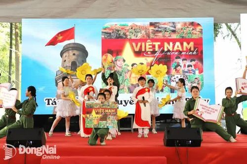 Hội thi giới thiệu sách kỷ niệm 51 năm Ngày Giải phóng miền Nam, thống nhất đất nước