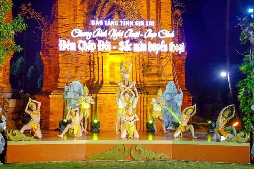 Đêm tháp Đôi - Sắc màu huyền thoại