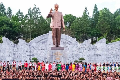 Ngân vang bài ca đại đoàn kết
