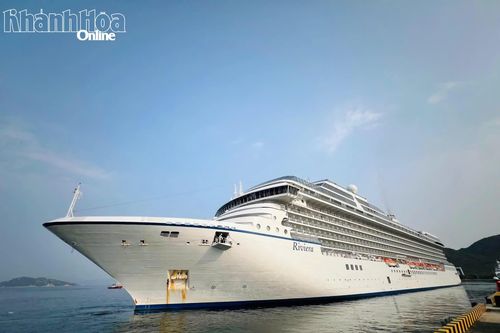 Khánh Hòa đón hai tàu du lịch biển quốc tế Oceania Riviera và Oceania Regatta