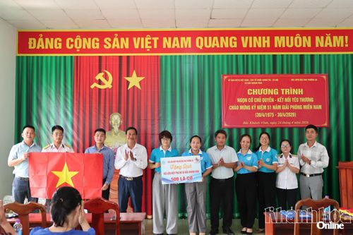 Tổ chức chương trình 'Ngọn cờ chủ quyền - Kết nối yêu thương' tại xã Bắc Khánh Vĩnh