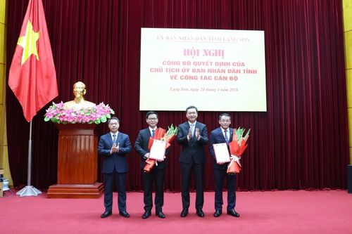 Công bố các quyết định của Chủ tịch UBND tỉnh về công tác cán bộ