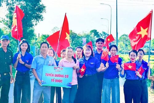 Tuyến đường cờ Tổ quốc lan tỏa tinh thần yêu nước