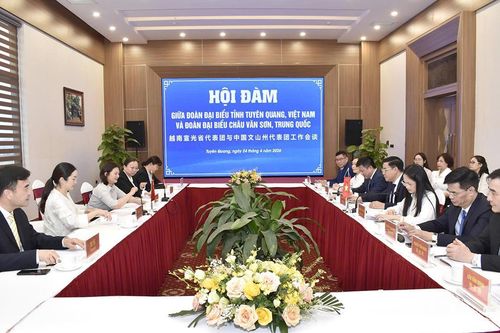 Đoàn đại biểu Chính quyền nhân dân châu Văn Sơn thăm và làm việc tại Tuyên Quang