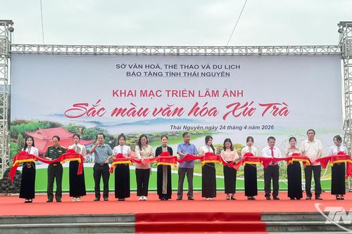 Thái Nguyên khai mạc Triển lãm ảnh 'Sắc màu văn hóa xứ Trà'