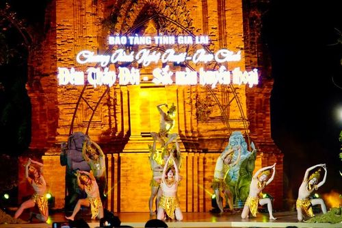 Gia Lai khai mạc chương trình nghệ thuật thực cảnh 'Đêm Tháp Đôi - Sắc màu huyền thoại'