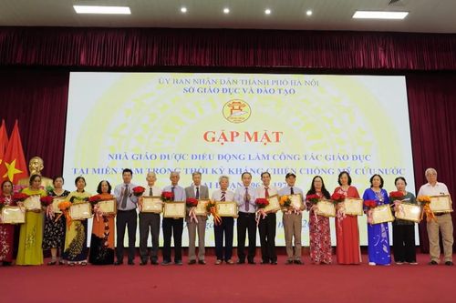 Gặp mặt và tri ân nhà giáo Hà Nội đi B