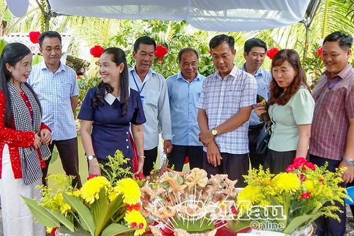 Sắc màu bánh dân gian Nam Bộ hội tụ tại Vĩnh Mỹ