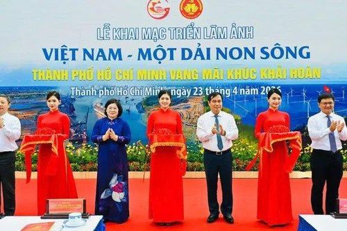 Dấu ấn lịch sử và nhịp sống mới qua hai triển lãm tại TP. Hồ Chí Minh