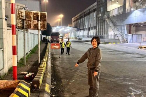 Bán hàng rong, la hét gây náo loạn sân bay Nội Bài, một người bị khởi tố