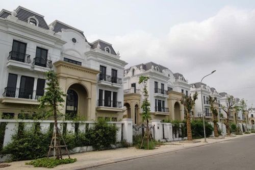 Phố đi bộ nghìn tỷ ở Bắc Ninh đìu hiu, biệt thự bỏ hoang cho cỏ mọc