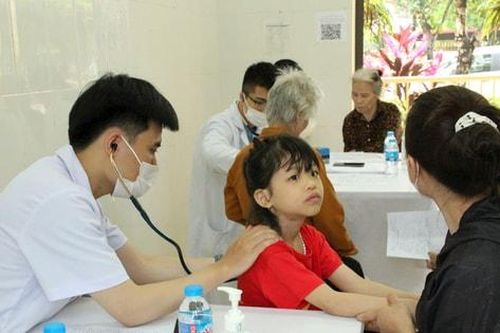 Xã Hòa Lạc: Phối hợp tổ chức khám bệnh, cấp phát thuốc miễn phí cho 250 người dân