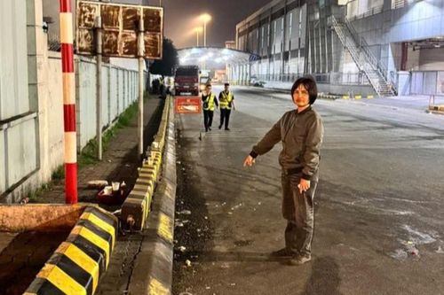 Hà Nội: Khởi tố người phụ nữ bán hàng rong, gây rối tại sân bay Nội Bài