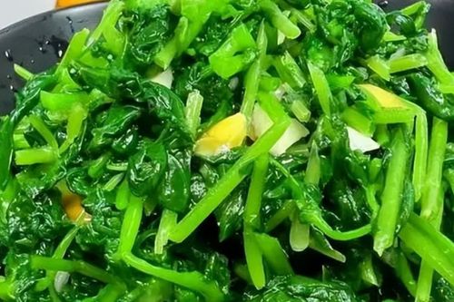 Loại rau dại giúp thanh nhiệt ngày hè, đem trộn tỏi giòn ngọt đưa cơm vô cùng