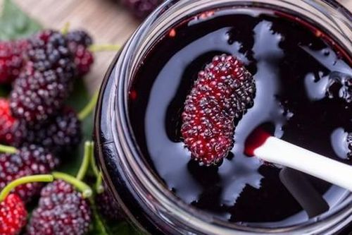 3 nhóm người không nên uống nước dâu tằm