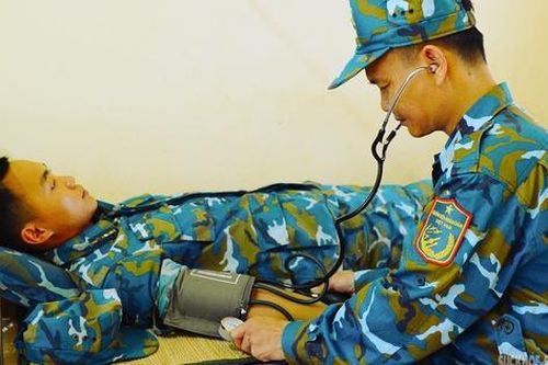 Người chiến sĩ quân y tận tụy giữa trận địa tên lửa