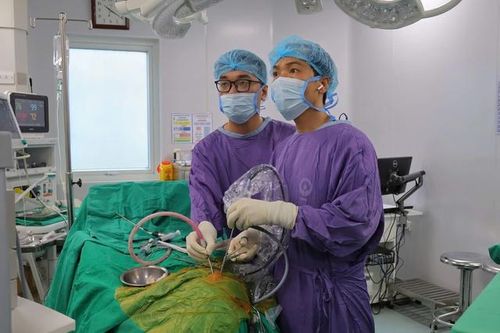 Lấy u tuyến yên qua đường mũi giúp cụ bà thoát cảnh mù lòa