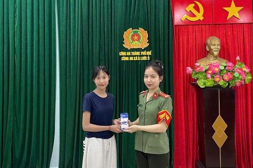 Bất ngờ nhận số tiền lớn trong tài khoản, cô gái trẻ ở Huế trình báo công an