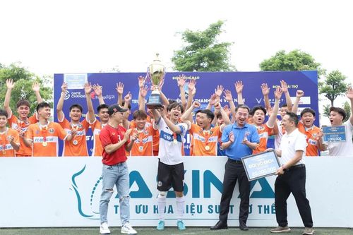 Giải bóng đá Thanh niên Việt Nam trao cúp nhà vô địch
