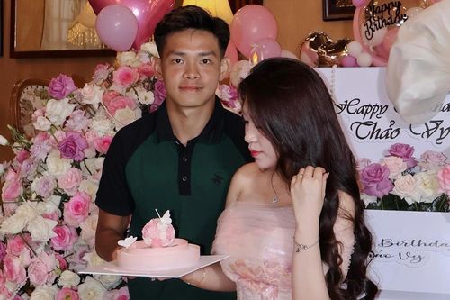 Tuyển thủ Việt Nam lấy vợ sớm, có con sinh đôi ở tuổi 23