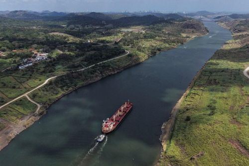 Tàu hàng trả thêm 4 triệu USD 'mua suất' đi qua kênh đào Panama