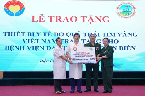 Quỹ Trái tim vàng Việt Nam trao tặng thiết bị y tế trị giá hơn 7,6 tỉ đồng