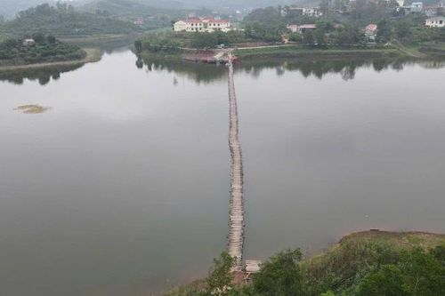 Sẵn sàng hiến đất để xây cầu kiên cố