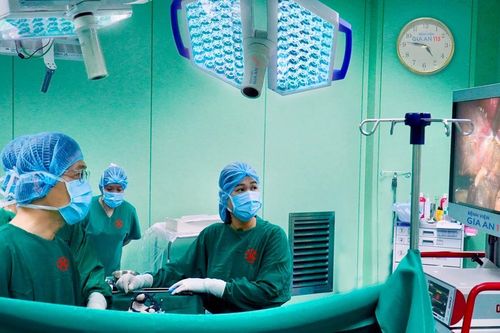 Phát hiện sỏi túi mật 5cm qua khám định kỳ