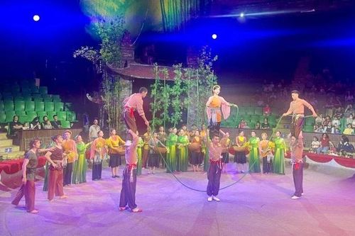 Kết nối sắc màu văn hóa ba miền bằng ngôn ngữ ảo thuật, xiếc