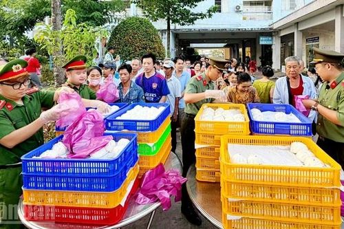 Ấm áp những 'Buổi sáng nghĩa tình'