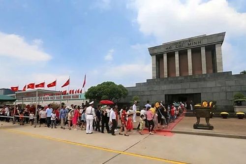 Hà Nội bố trí thêm nhiều điểm đỗ xe phục vụ nhân dân vào Lăng viếng Chủ tịch Hồ Chí Minh