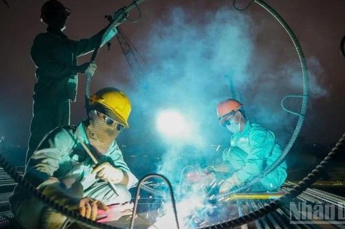 Vừa thúc tiến độ, vừa ngóng mặt bằng