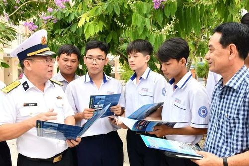 Vùng 5 Hải quân tuyên truyền biển đảo cho hơn 3.000 người dân An Giang