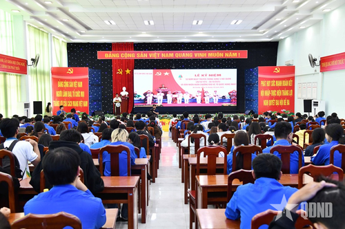 Vùng 5 Hải quân tuyên truyền biển đảo cho hơn 3.000 người tại An Giang
