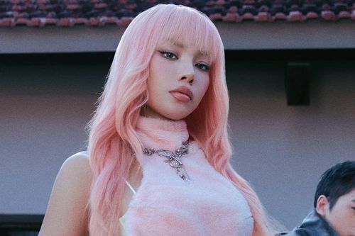 Giọng ca Việt từng hai lần giành ngôi Quán quân tại các cuộc thi âm nhạc được truyền thông nước ngoài hết lời khen ngợi