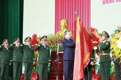 Quân khu 5 đón nhận danh hiệu Anh hùng lực lượng vũ trang nhân dân