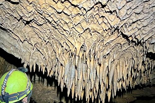 Hé lộ 'thế giới ngầm' kỳ vĩ bên trong các hang động mới phát hiện tại Quảng Trị