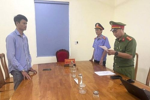 Khởi tố Giám đốc doanh nghiệp sản xuất nước tăng lực giả, tiêu thụ gần trường học