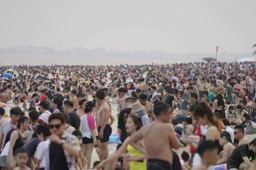 Cô Tô 'cháy' phòng, du thuyền Hạ Long sắp hết chỗ