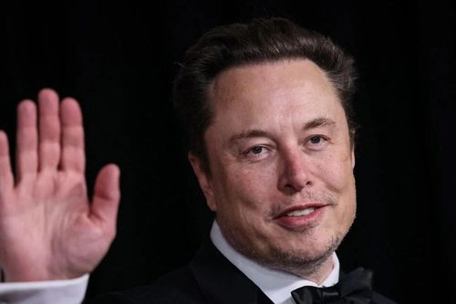 Elon Musk bị gọi tên với mỹ nhân có gương mặt đạt tỷ lệ vàng
