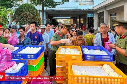 Lan tỏa yêu thương từ những suất ăn nghĩa tình