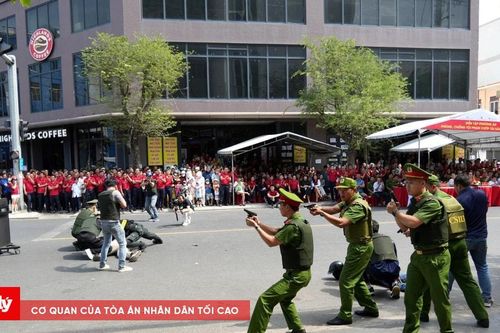 Xử lý thế nào khi cướp xông vào ngân hàng?