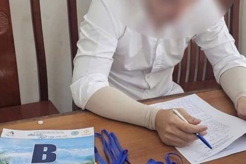 Rao bán giấy mời, thẻ đại biểu tại Lễ hội du lịch Sầm Sơn