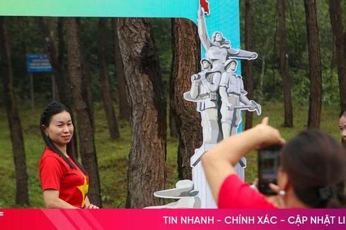 Sáng 25/4, Ngã ba Đồng Lộc đón gần 2.000 lượt khách