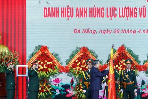 Lễ đón nhận Danh hiệu Anh hùng Lực lượng vũ trang Nhân dân của Quân khu 5